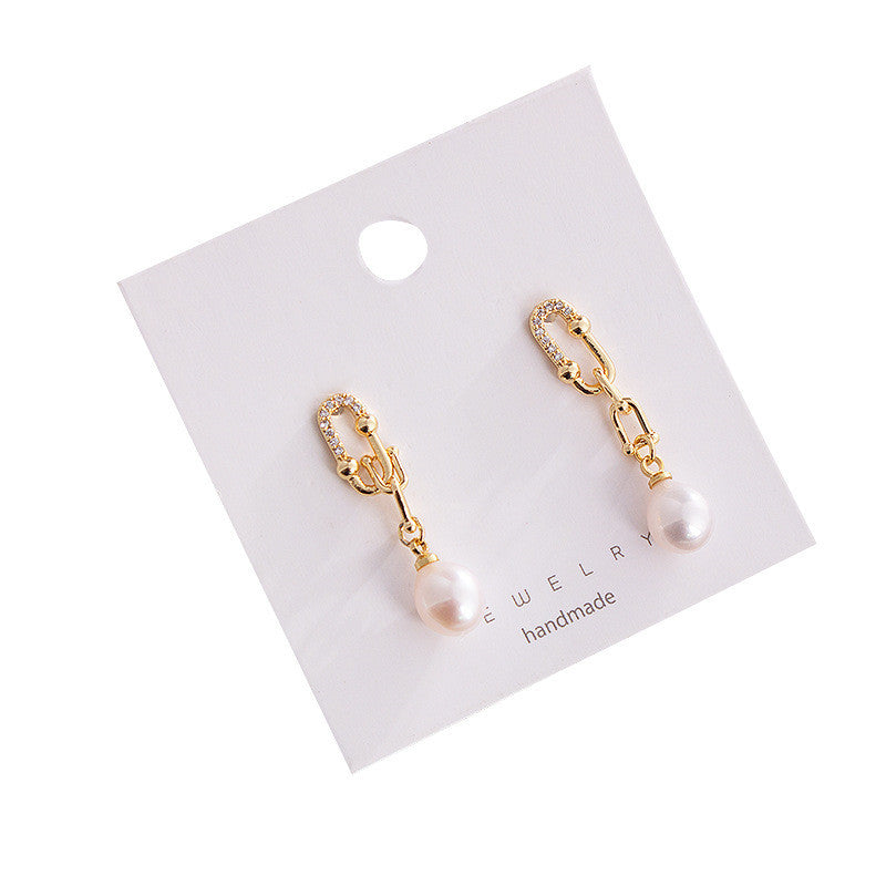 أقراط من الفضة S925 بتصميم على شكل حدوة حصان عصرية من اللؤلؤ الطبيعي للمياه العذبة