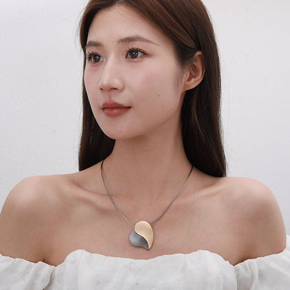 قلادة تشوكر عصرية مطرزة بحبك للنساء