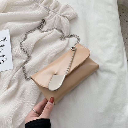 Pin chain shoulder bag