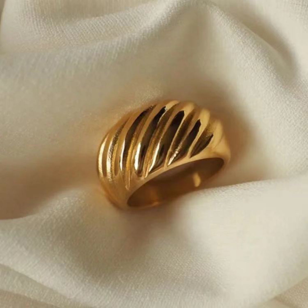 Croissant Stainless Steel Women's 18K Gold-plated Twisted Titanium Steel Ring