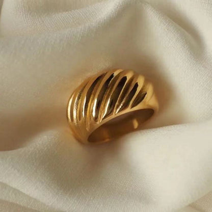 Croissant Stainless Steel Women's 18K Gold-plated Twisted Titanium Steel Ring