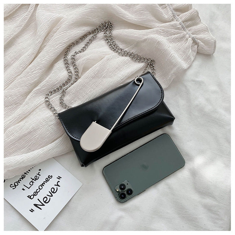Pin chain shoulder bag