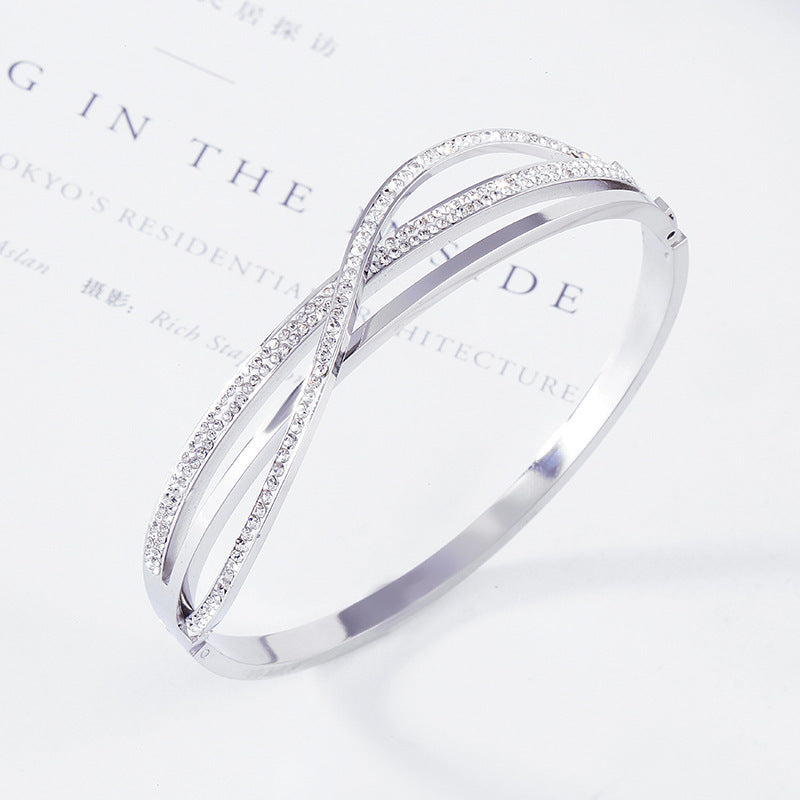 سوار من الفولاذ التيتانيوم مرصع بالماس بتصميم هندسي مخصص، مصنوع من الذهب الحقيقي في فرن الذهب الوردي، لا يتلاشى