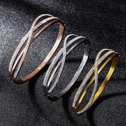 سوار من الفولاذ التيتانيوم مرصع بالماس بتصميم هندسي مخصص، مصنوع من الذهب الحقيقي في فرن الذهب الوردي، لا يتلاشى