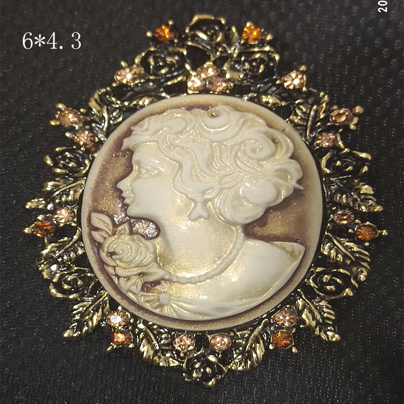 دبوس قصر ريترو دبوس نسائي مضاد للضوء على الموضة الأوروبية والأمريكية صورة رأس جميلة سترة واقية من الرياح شارة دبوس طوق دبوس مشبك