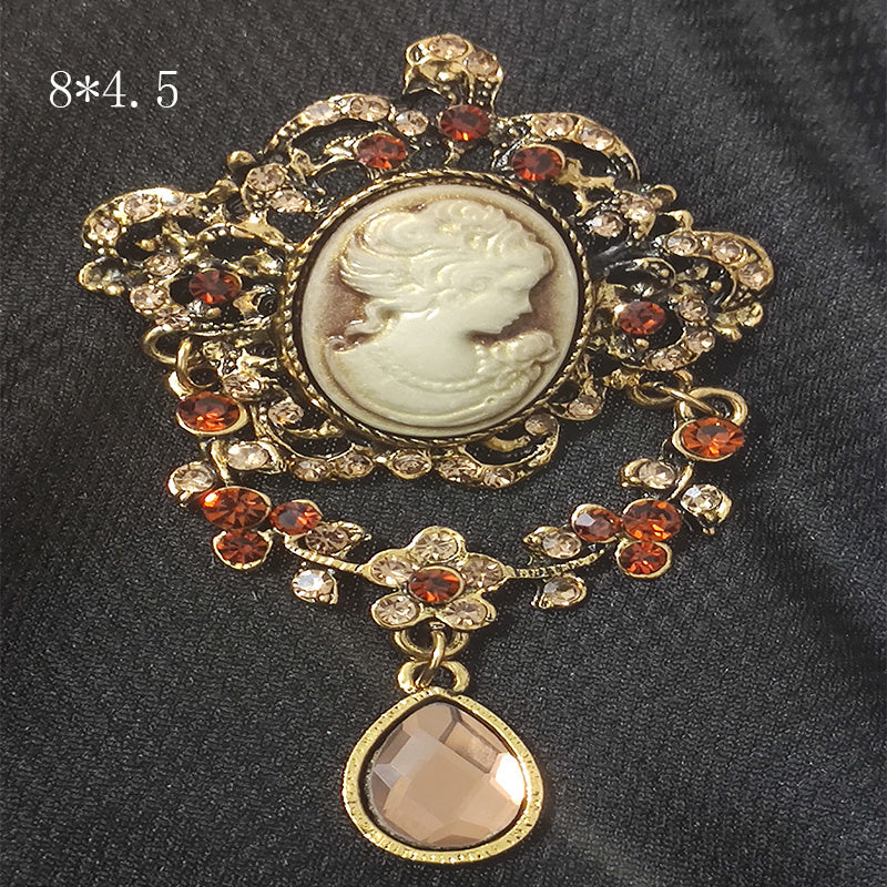 دبوس قصر ريترو دبوس نسائي مضاد للضوء على الموضة الأوروبية والأمريكية صورة رأس جميلة سترة واقية من الرياح شارة دبوس طوق دبوس مشبك