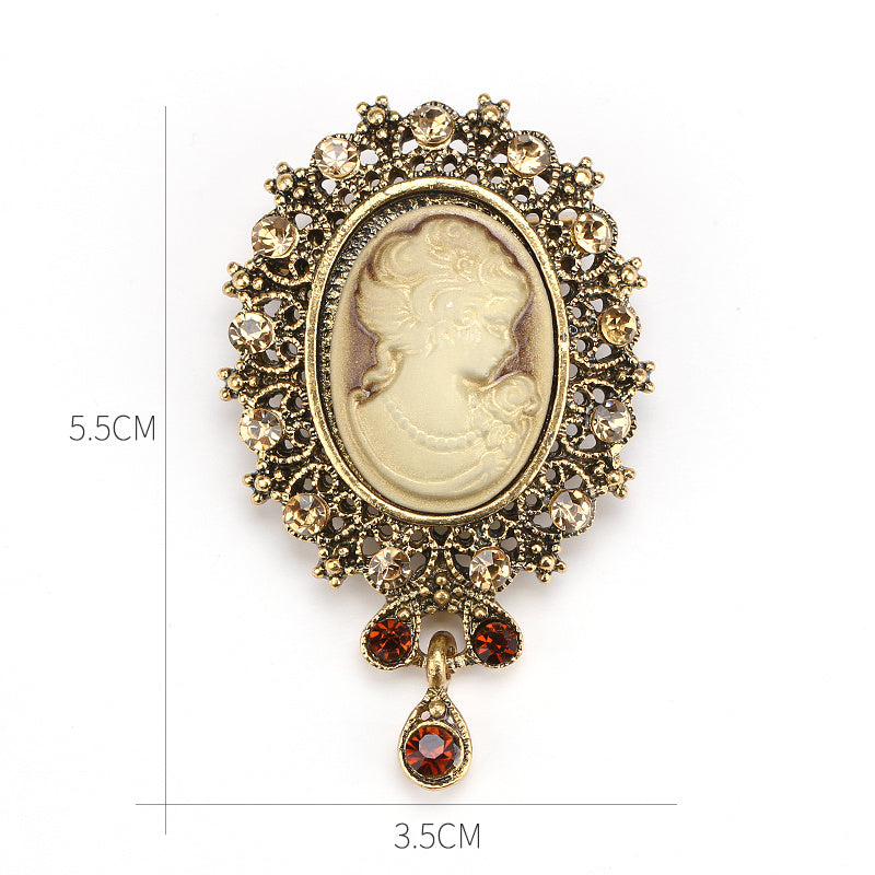 دبوس قصر ريترو دبوس نسائي مضاد للضوء على الموضة الأوروبية والأمريكية صورة رأس جميلة سترة واقية من الرياح شارة دبوس طوق دبوس مشبك