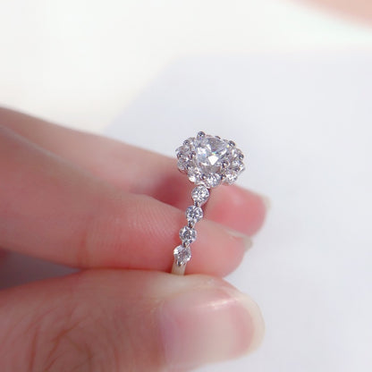 خاتم نسائي من الذهب عيار 18 قيراطًا مرصع بالمواسانيت