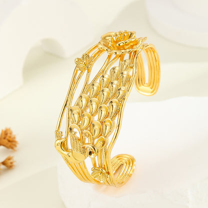 1pcs Vintage Luxury Carved Texture Gold Bracelet, Exquisite Peacock, Flower Patterned Bracelet
