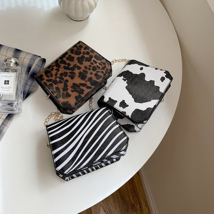 Damenmode Koreanische Version der Lippenstifttasche im westlichen Stil mit Kuhmusterkette