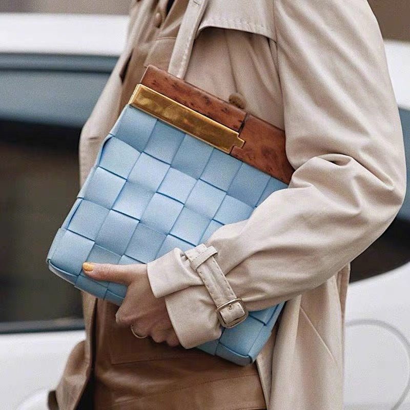 Hand bag woven with wooden handle