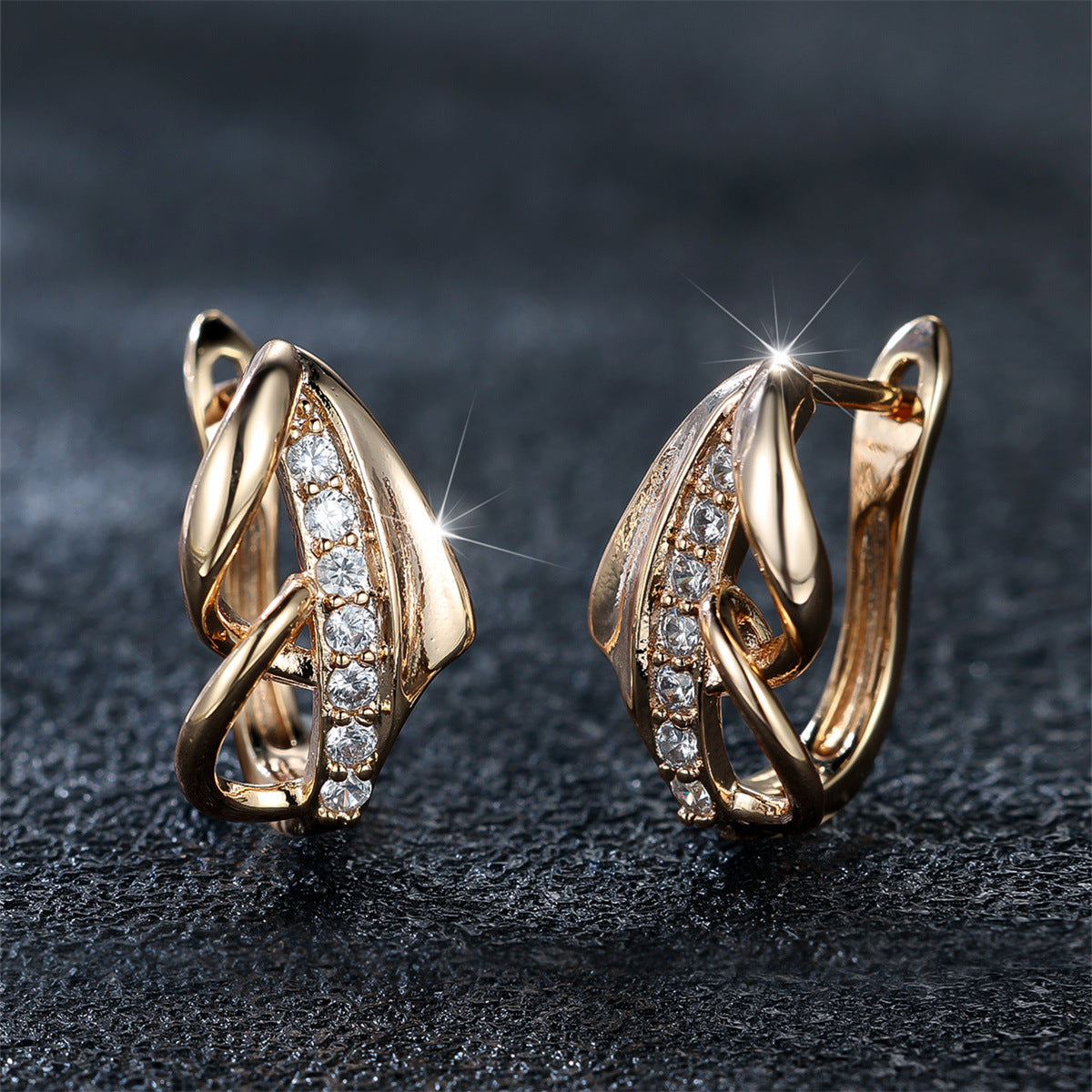 Round White Diamond Arrow Minimalist Niche Light Luxury Elegant Ear Clip