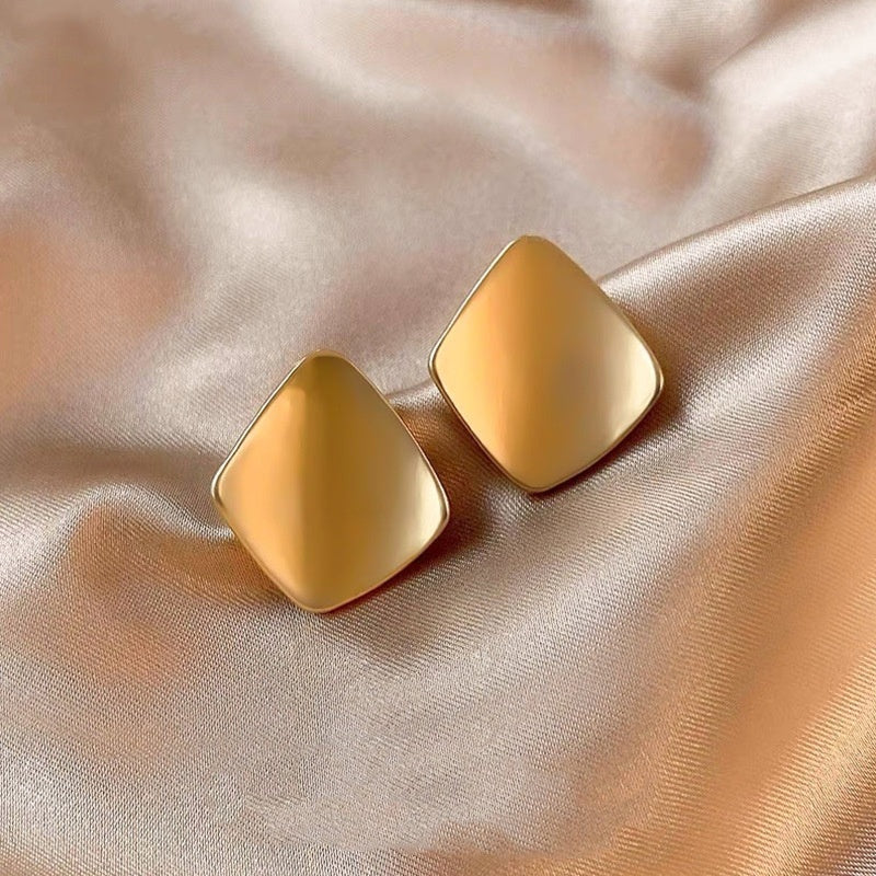 Female 2 Vintage Circle Earrings Special-interest Design Metal Earrings