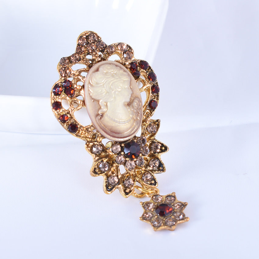 Crystal Pendant Brooch With Diamond Accessories