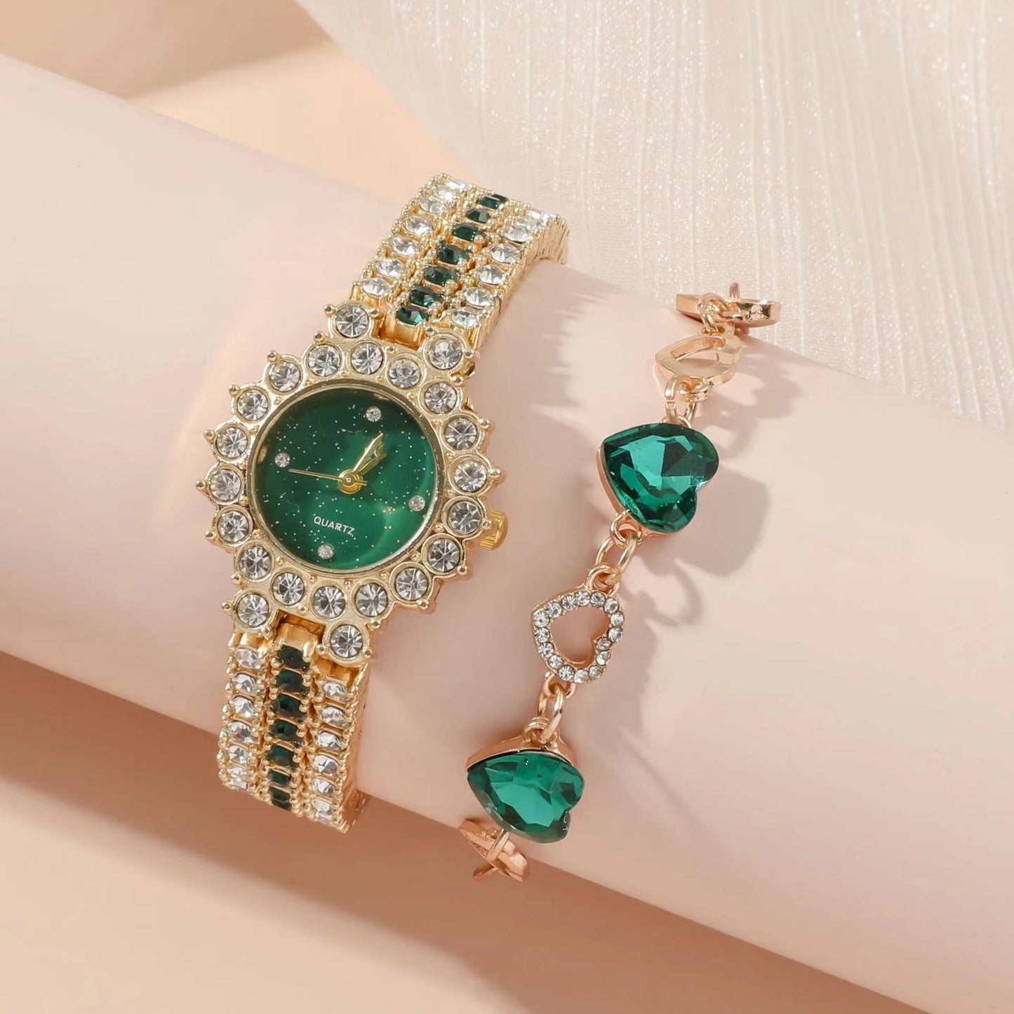 Beliebte kleine grüne Uhr Damen Stahlgürtel Quarzuhr Ring Geschenkset Boxed Fünfteiliges Set
