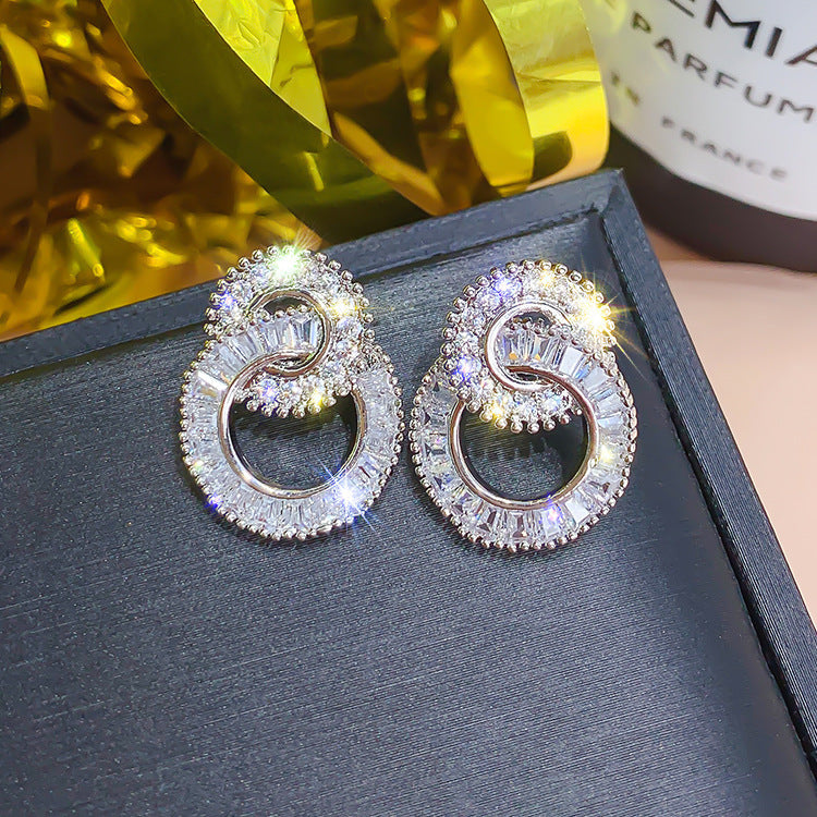 Fashion circle earrings