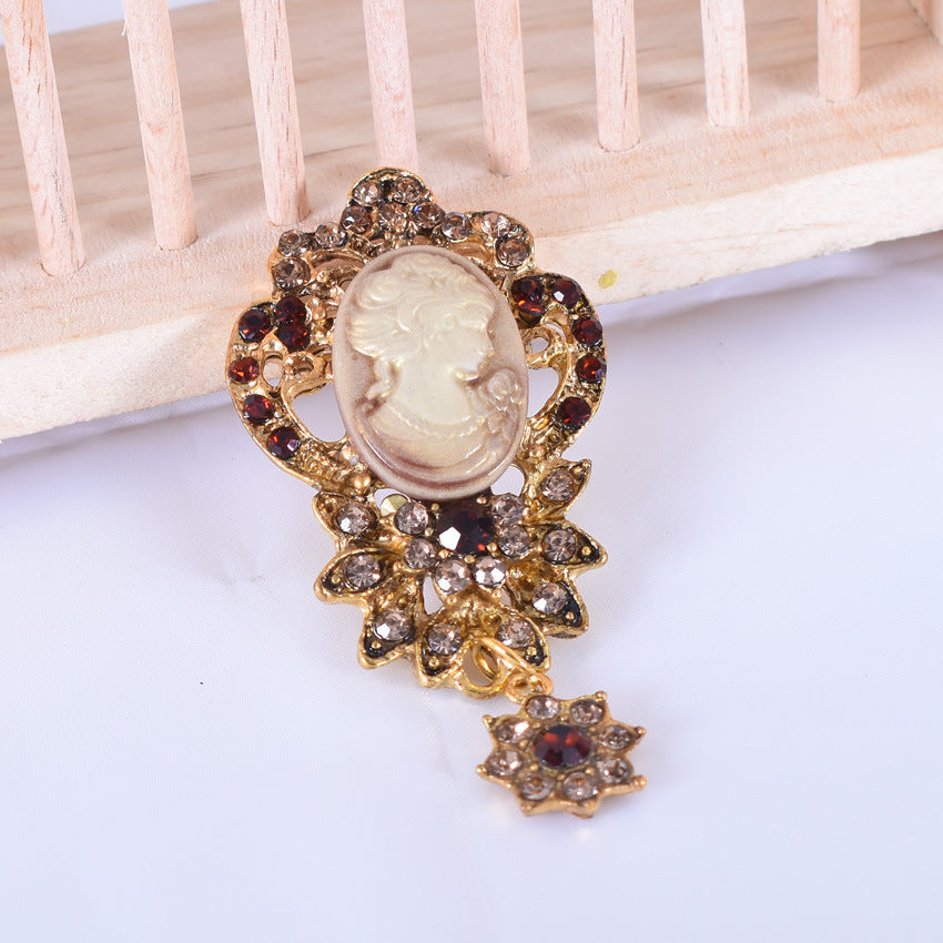 Crystal Pendant Brooch With Diamond Accessories