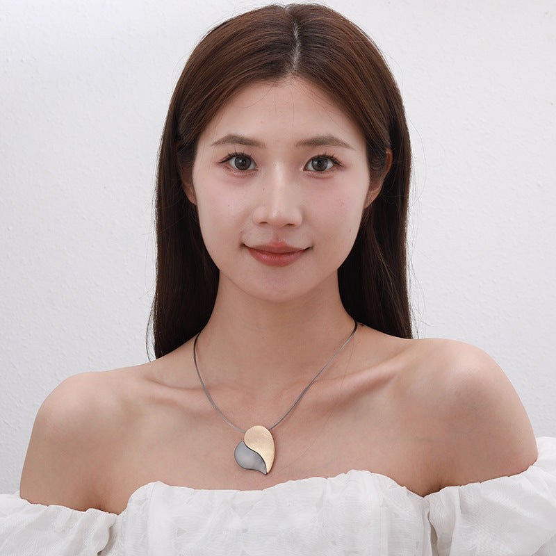 قلادة تشوكر عصرية مطرزة بحبك للنساء