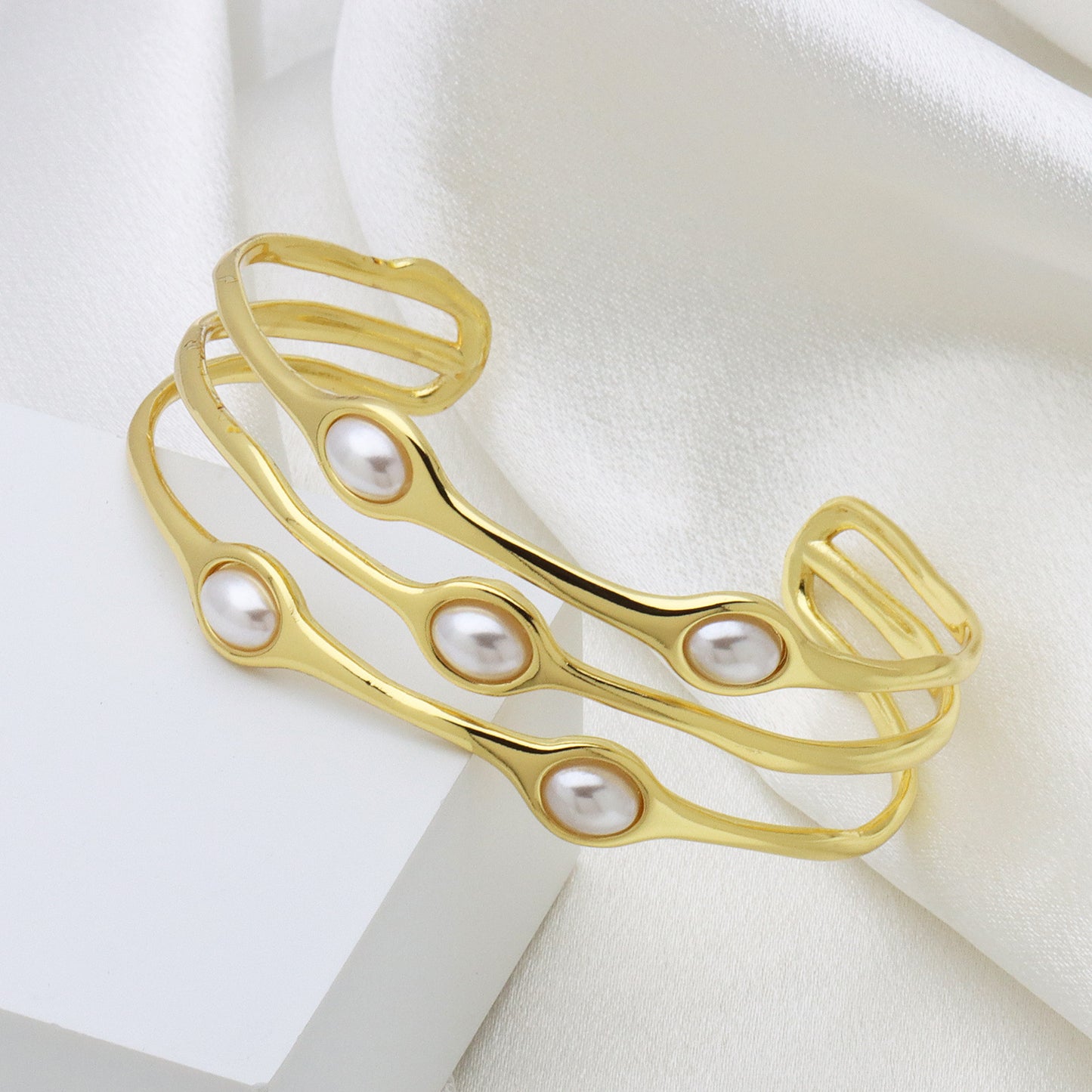 Stone Peach Heart Copper Plating 18K Gold Hollow Bracelet