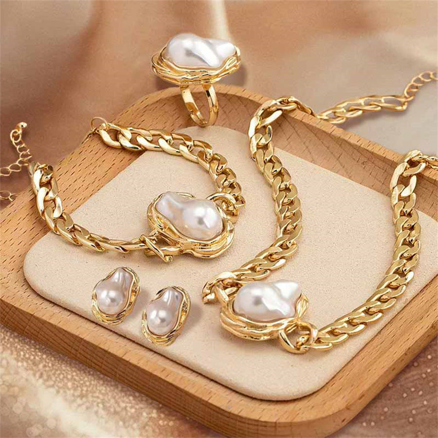 Trendy Hot Sale Shaped Pearl Suit Vintage Necklace