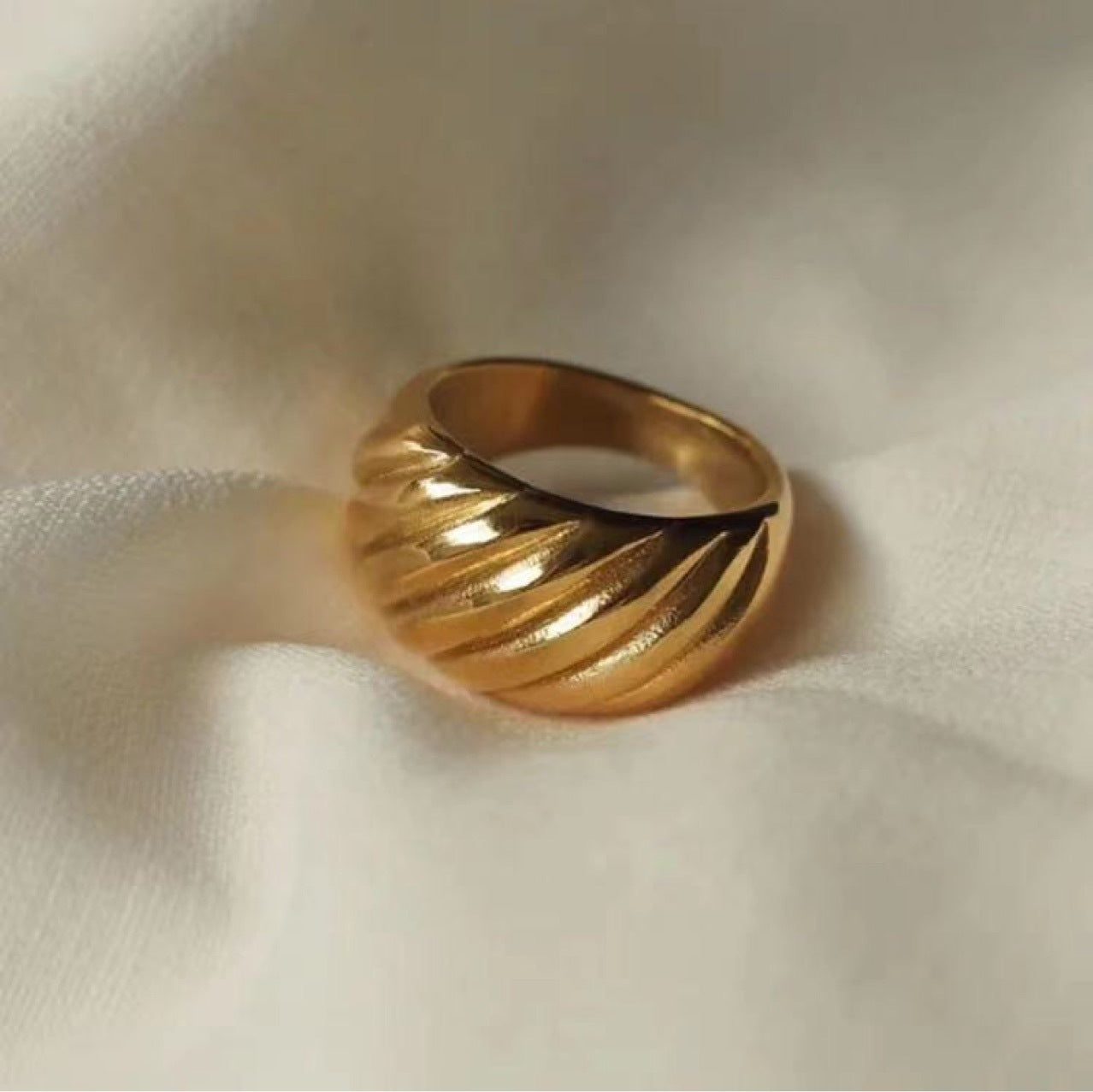 Croissant Stainless Steel Women's 18K Gold-plated Twisted Titanium Steel Ring
