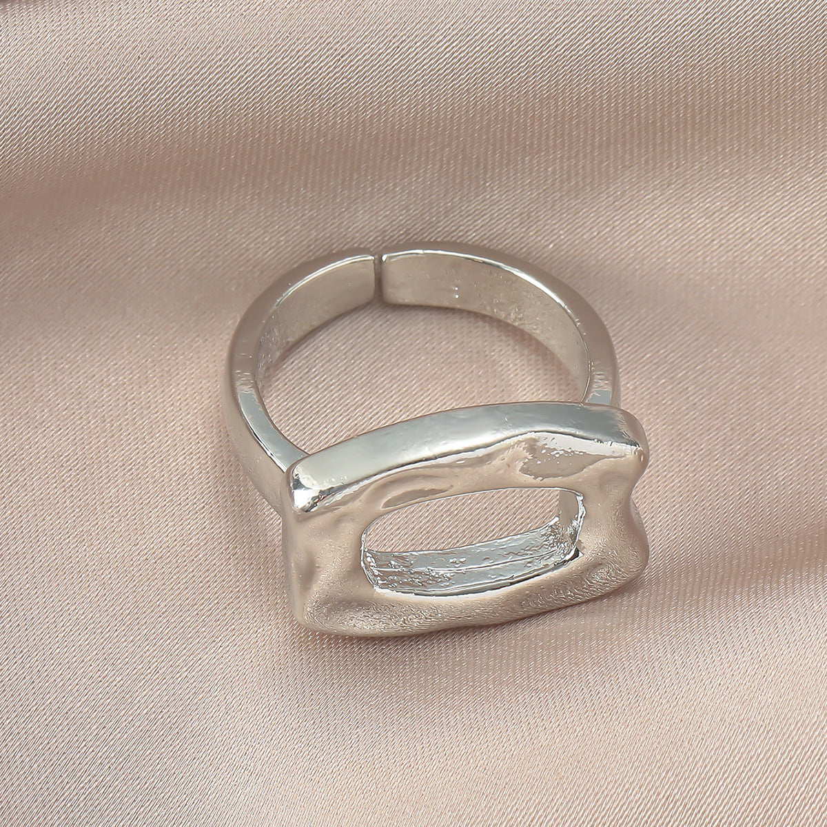 Exaggerated Metal Texture Glossy Round Simple Geometric Alloy Ring